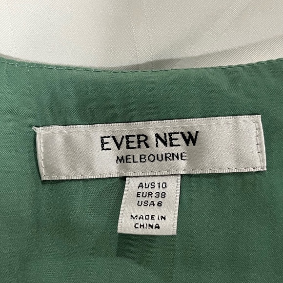 Loose fitting Summer dress. Great for weddings or Church Services ! - Picture 3 of 3